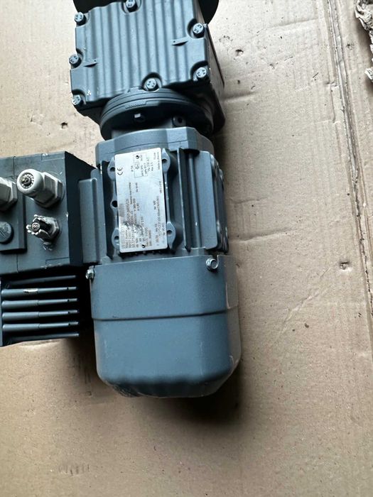 Motoreduktor, silnik sew z falownikiem 0,55kw zakres obrotów 10 do 101