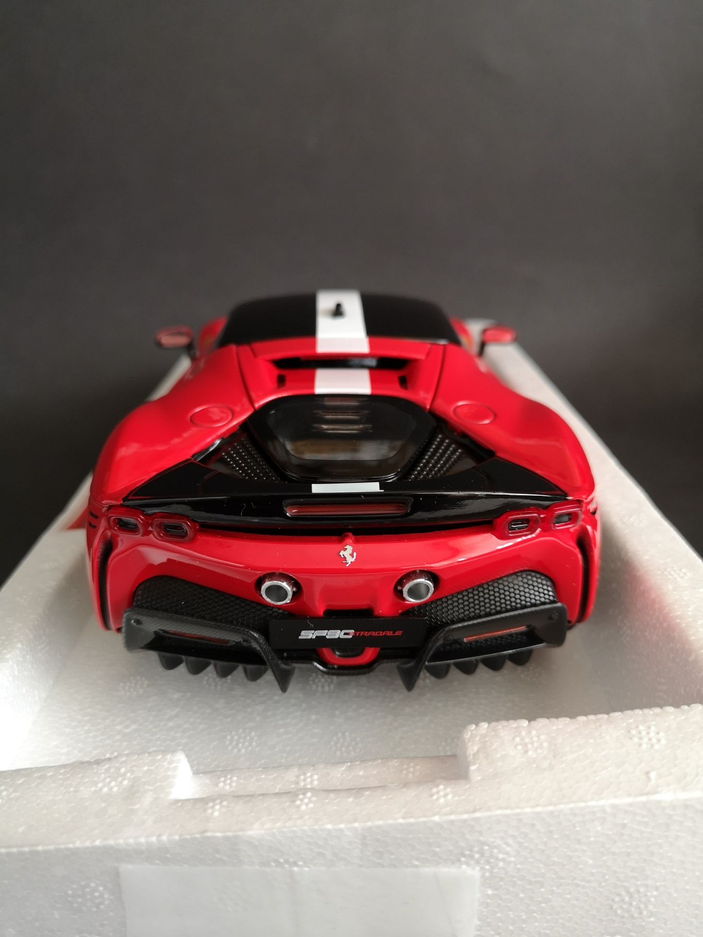 Ferrari SF90 Stradale Assetto Fiorano 2020 Red Bburago Signature 1:18