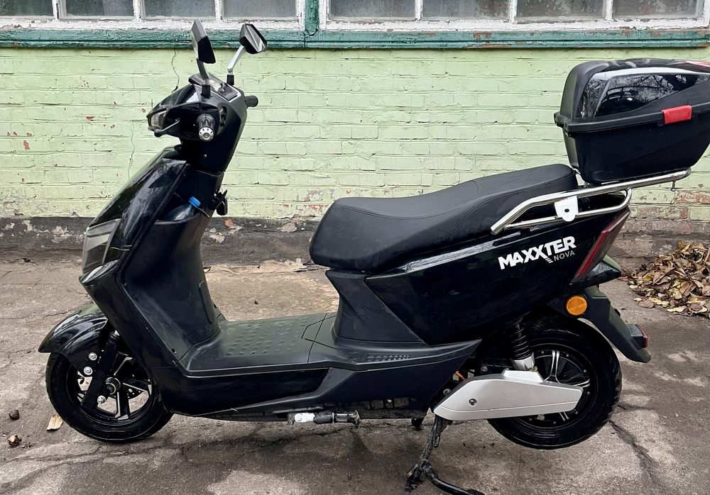 Електроскутер Maxxter Nova