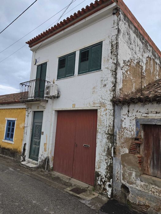 Moradia com piscina chamusca