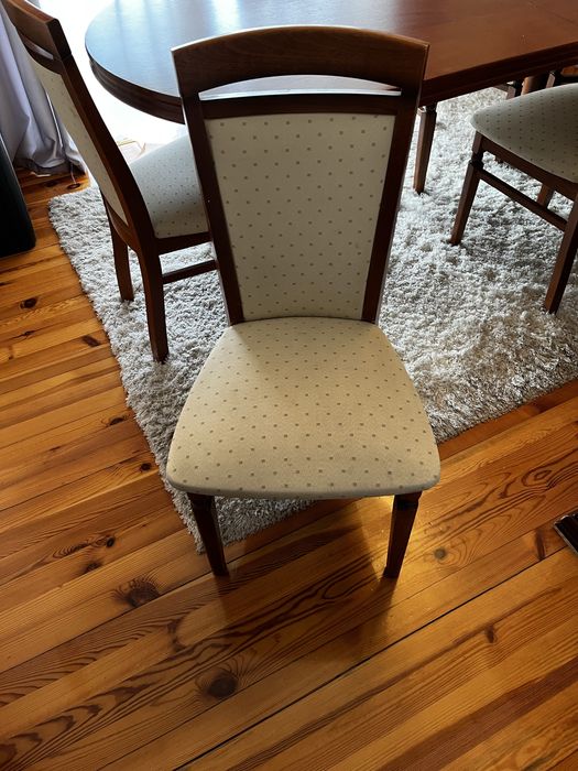 Stół rozkladany + krzesla, zestaw