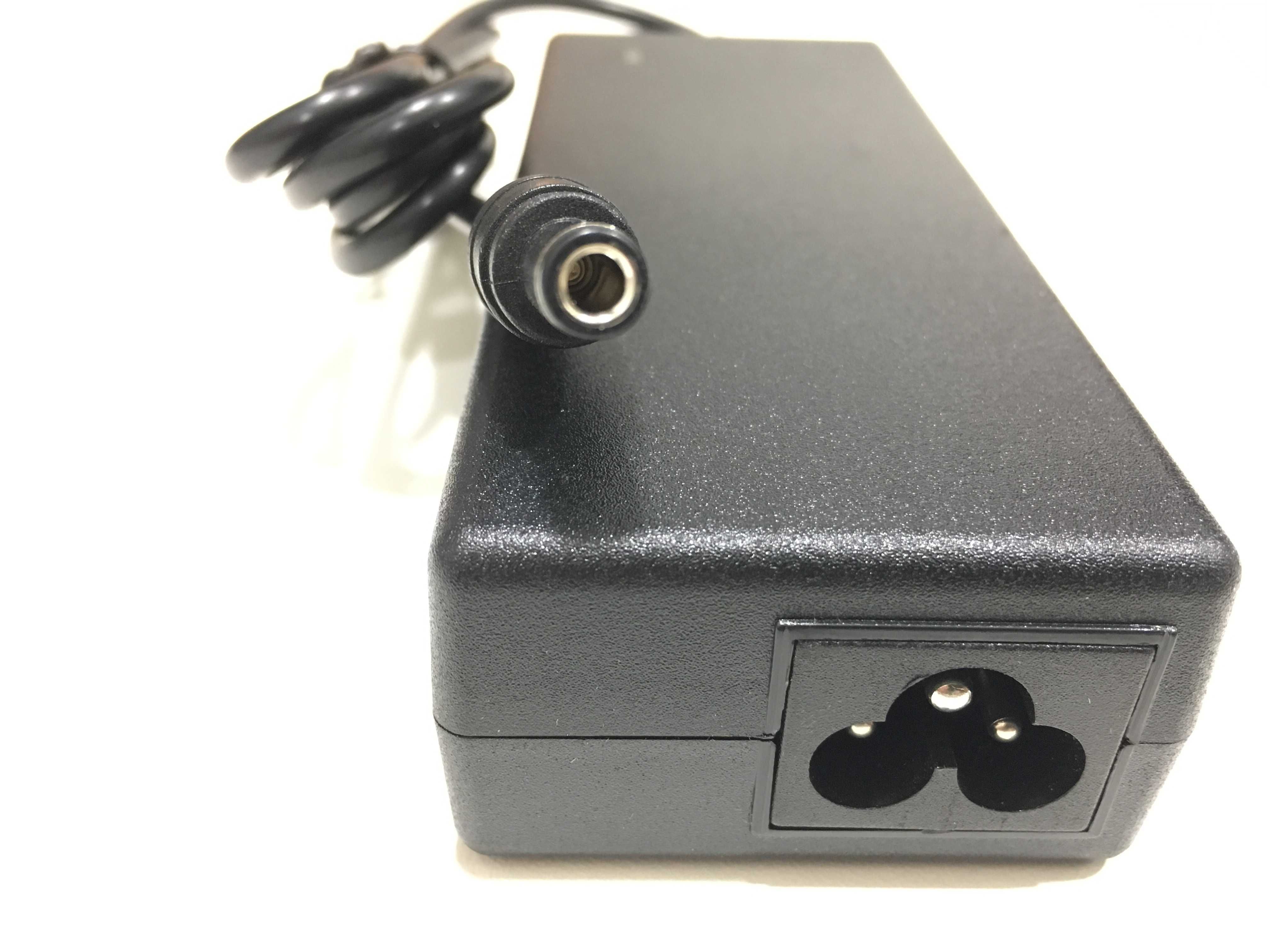 Зарядка ,блок питания для ноутбука Toshiba 15V5A 75W 6.3*3.0mm