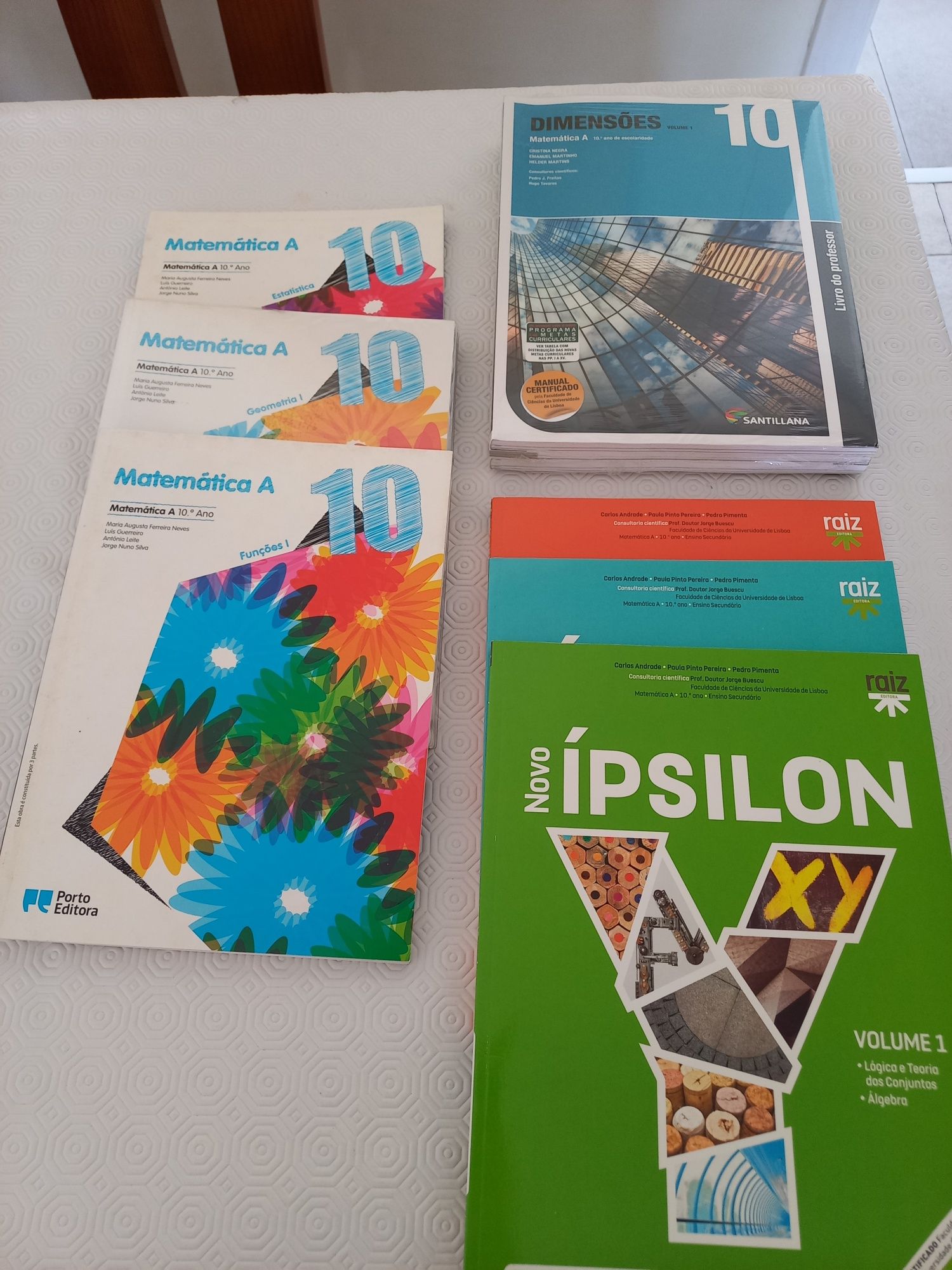 Manuais de Matemática A do 10 ano e cadernos de exercícios.NOVOS