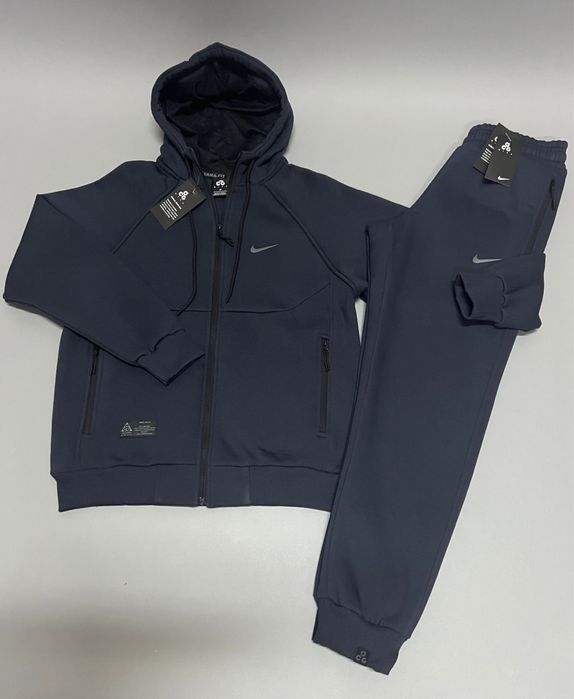 Мужской спортивный костюм на флисе в цвете графит