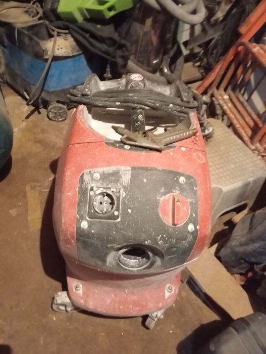 Aspirador hilti a trabalhar bem