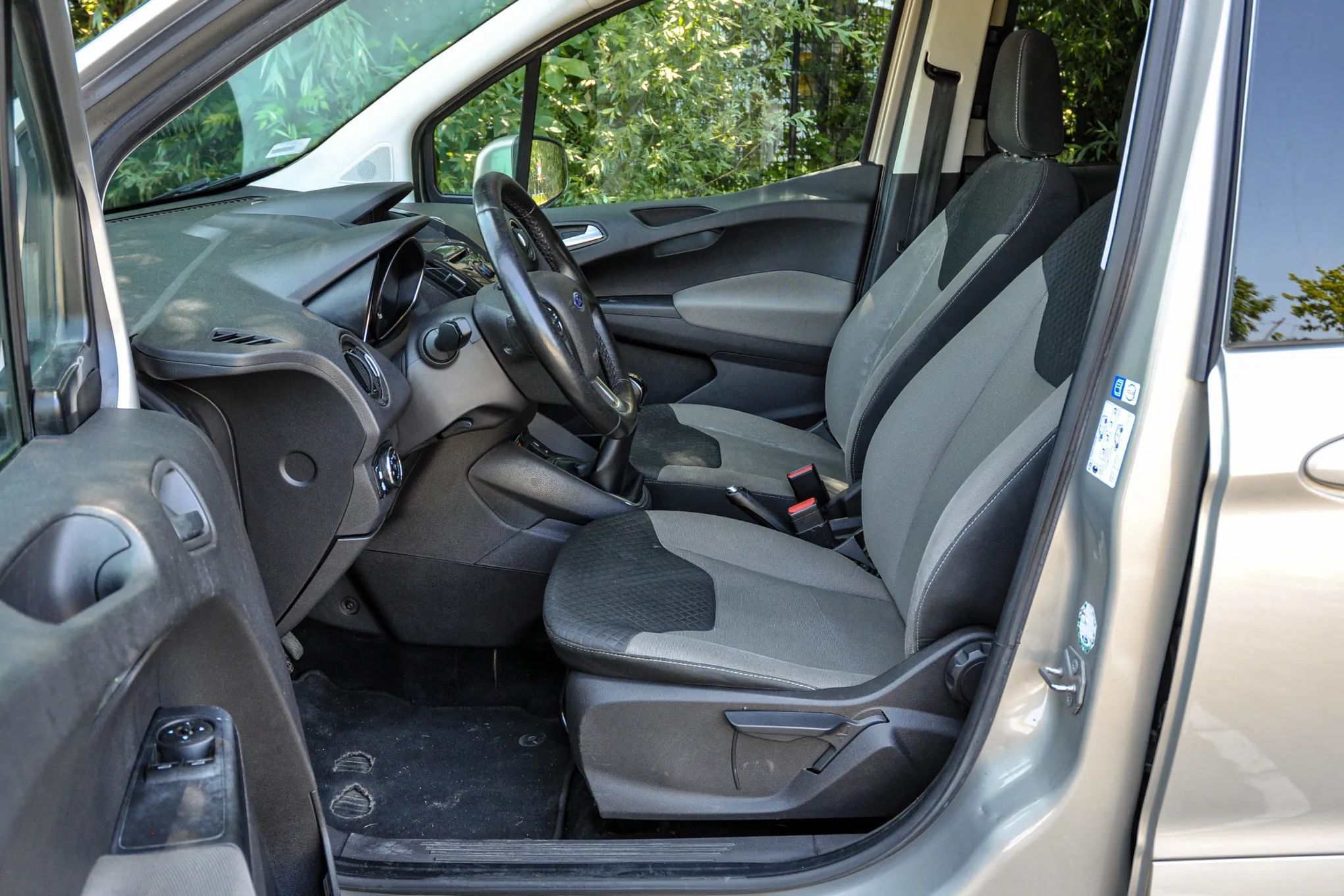 Ford Tourneo Courier Salon PL 2016 r.