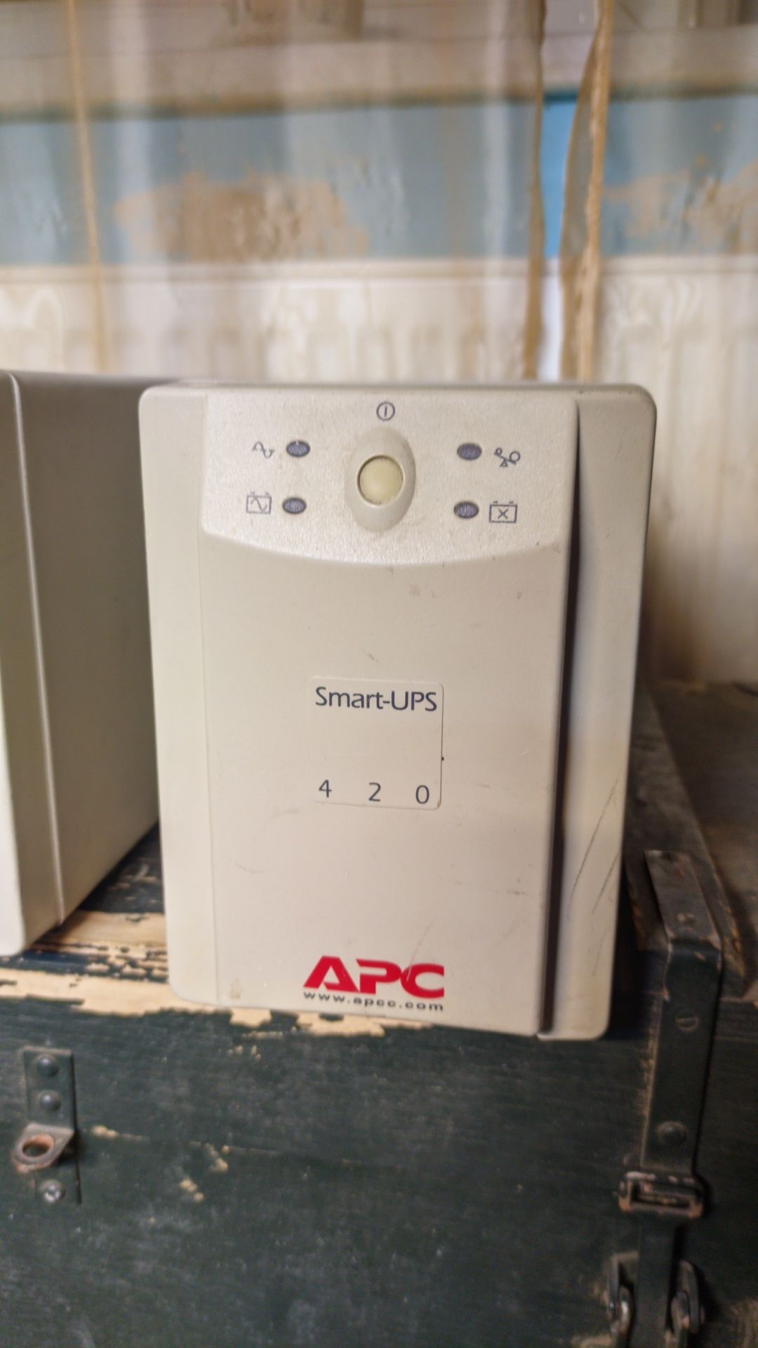 Бесперебойник APC Smart UPS 420