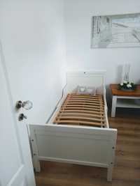 Łóżko SUNDVIK Ikea z materacem.  Łóżko rośnie razem z dzieckiem