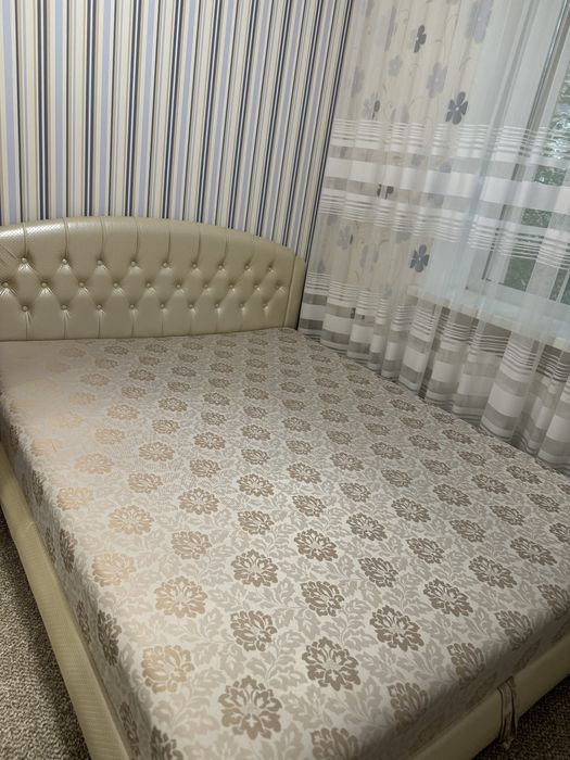 Продам двоспальне ліжко