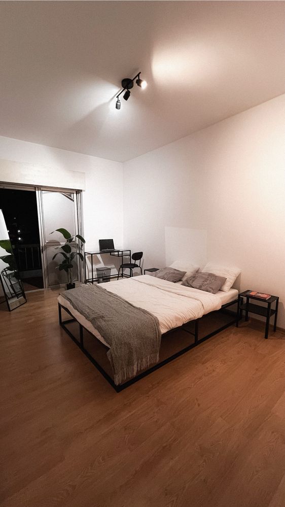 Quarto para Senhoras em Apartamento T4 (merces)