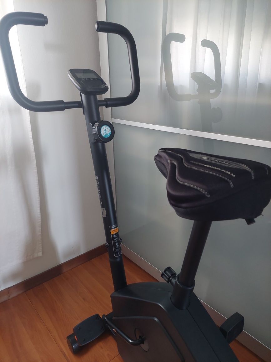 Bicicleta estática Essential Decathlon
