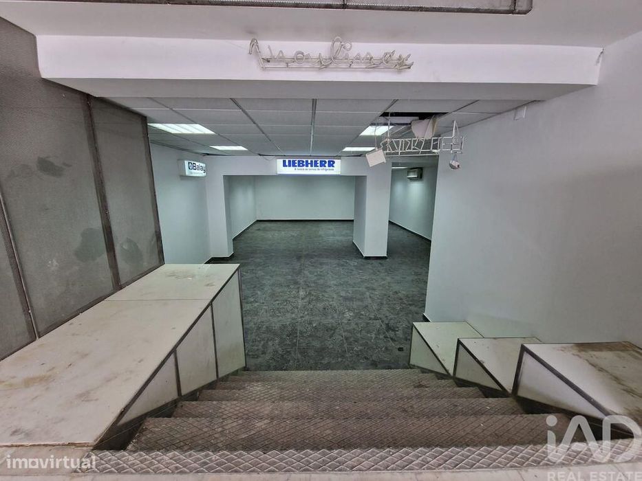 Loja / Estabelecimento Comercial em Almada, Cova da Piedade, Pragal e