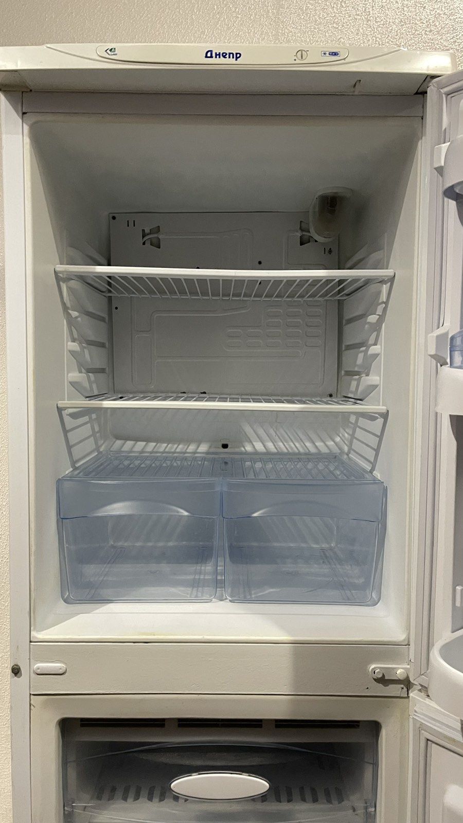 Холодильник двох камерний