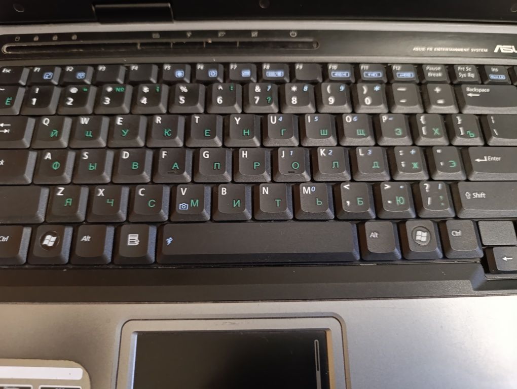 Продам на запчасти ноутбук Asus.