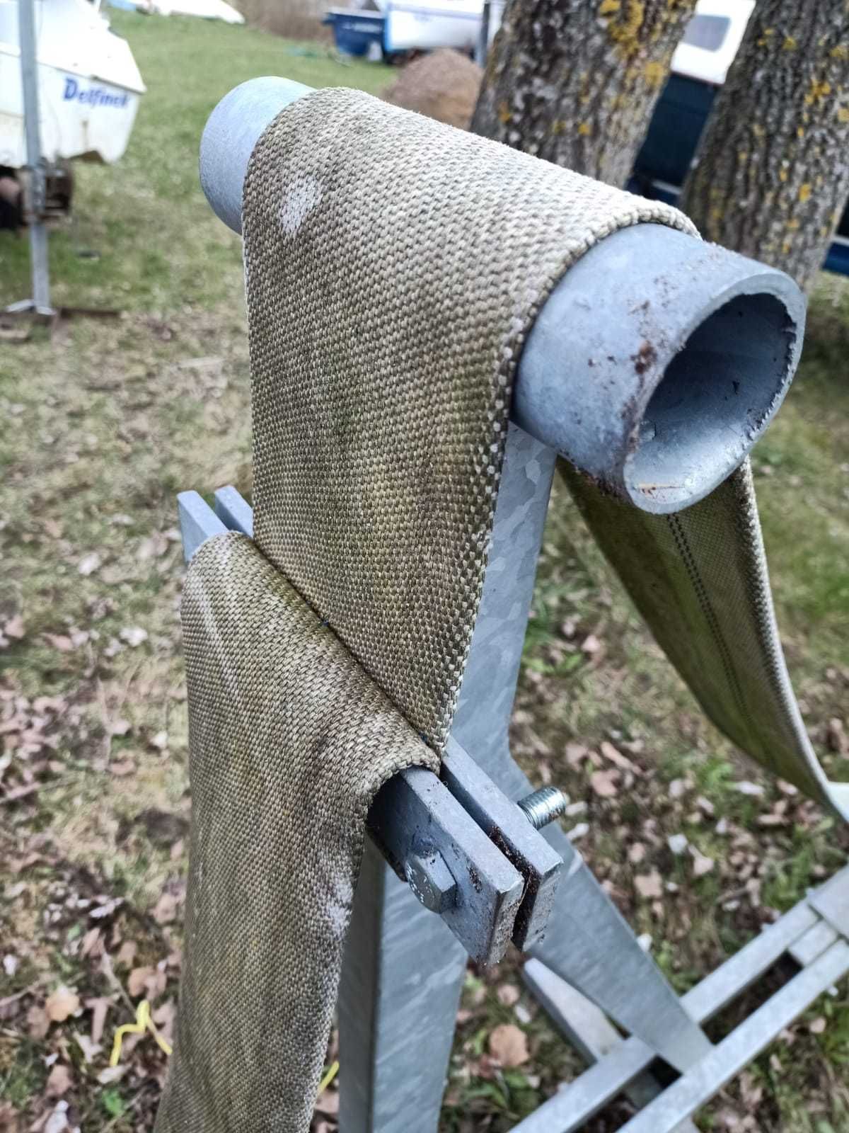 Stojak, kobyłki, podpora, łoże pod łódź