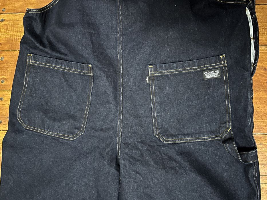 Чоловічий джинсовий комбінезон Levis  півпояс 67см