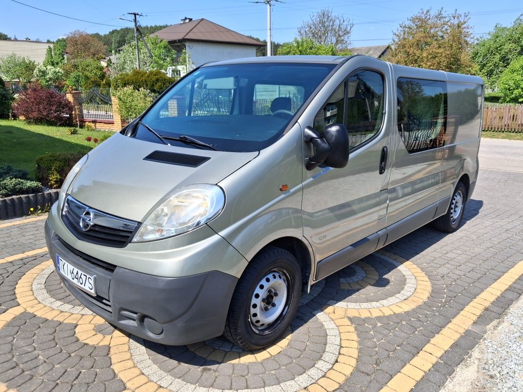 Opel Vivaro 2.0 long  brygadówka holenderka 2007r KIELCE klima hak