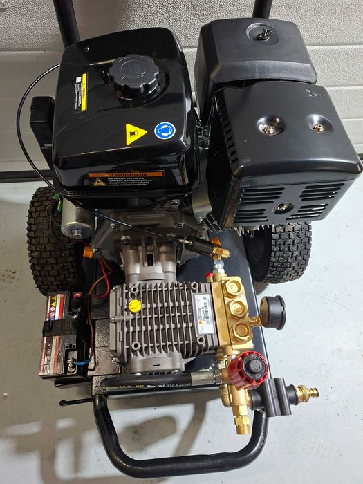 NOWA myjka spalinowa na włoskiej pompie COMET 276 bar