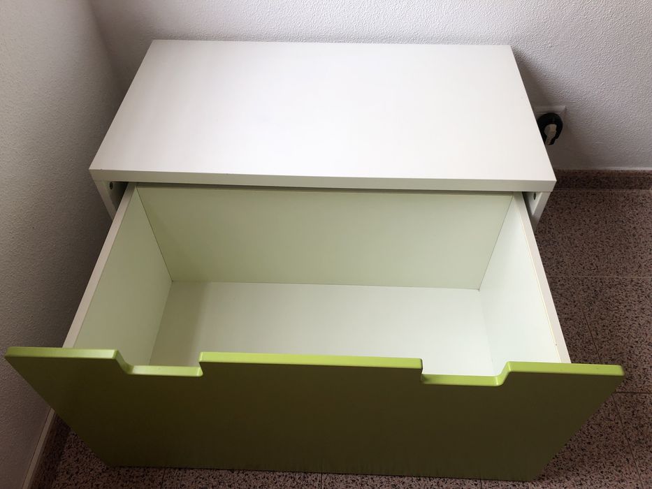 Banco/báu com rodas IKEA