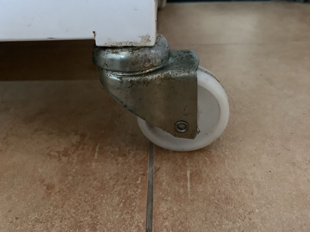 Carro arrumação com rodas