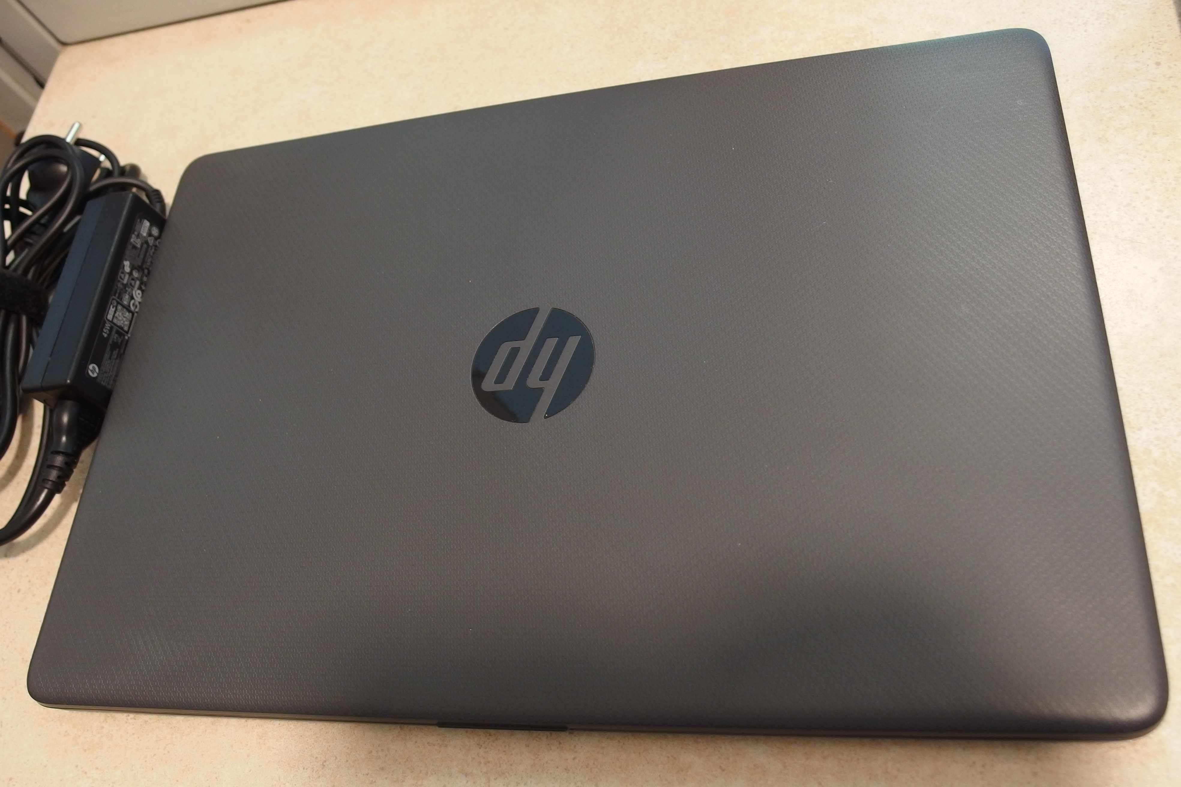 Laptop HP 250 G8 i3 1005