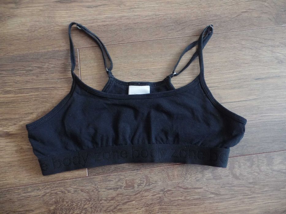 Czarny stanik biustonosz sportowy top R. 146/152
