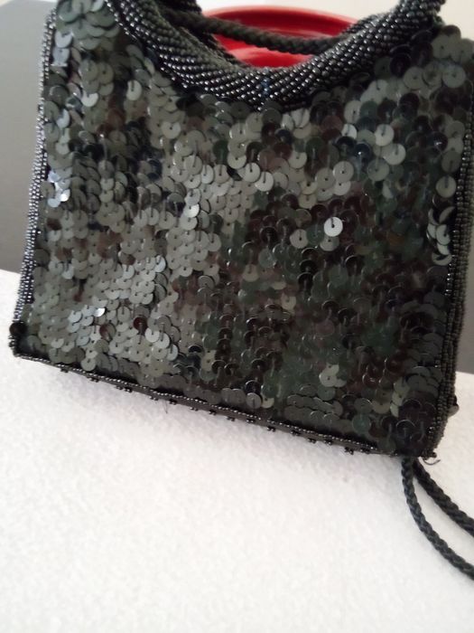 Malinha toillete lantejoulas preta