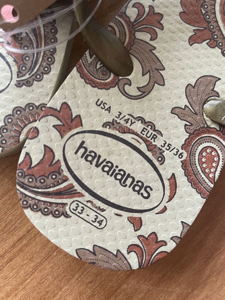 Dziewczece  japonki  havaianas