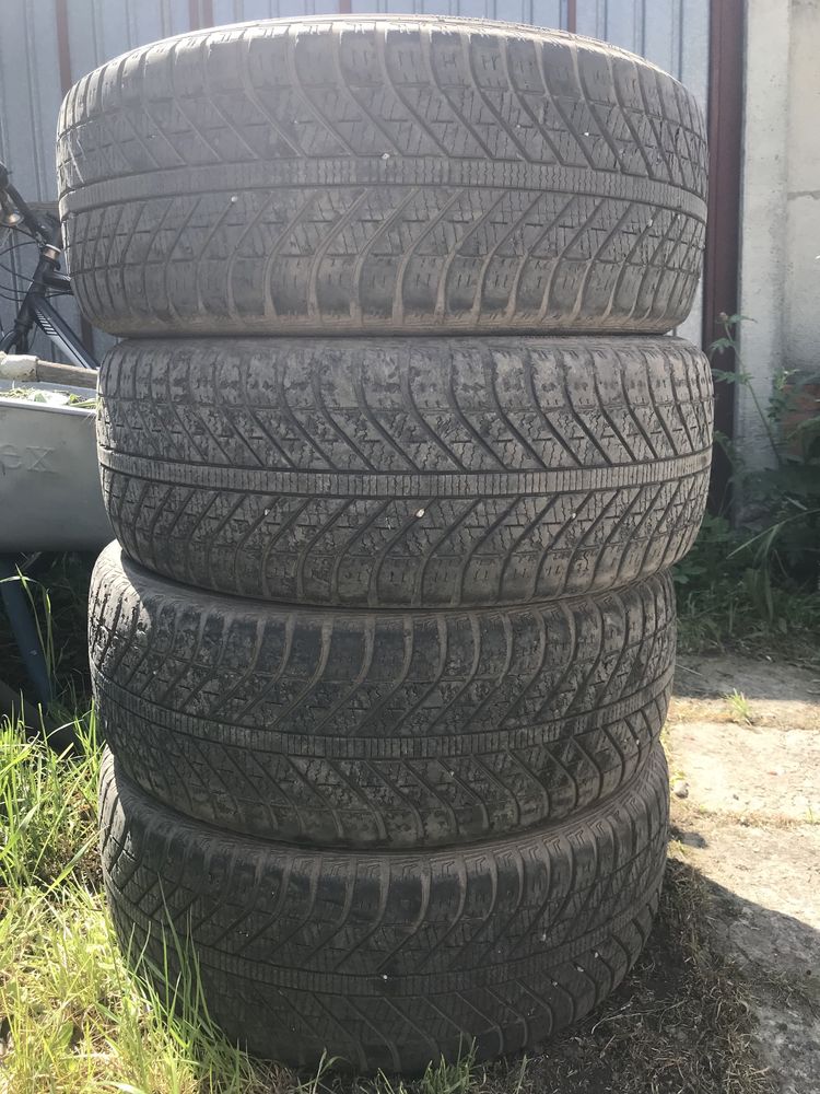 Продам резину Goodyear 205/55/16