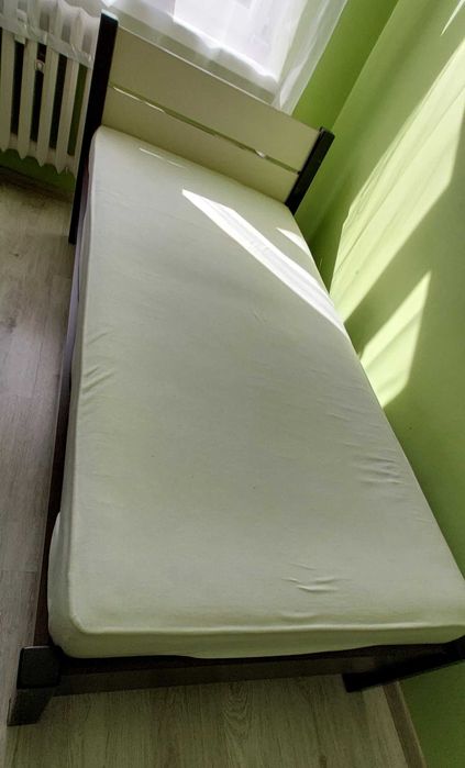 Łóżko 210x100 z materacem + Komoda 90x100x43
