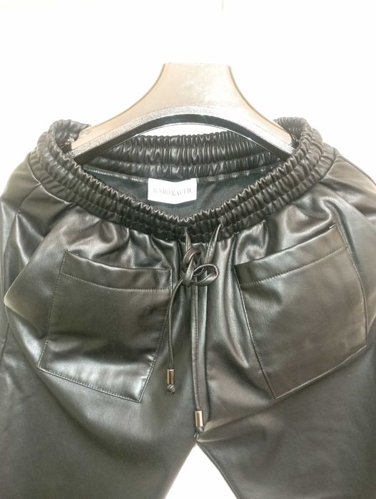 Брюки из экокожи на флисе