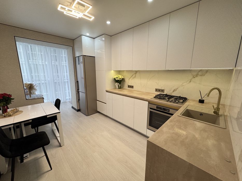 ШИКАРНА двокімнатна квартира, все залишається! Без комісії!