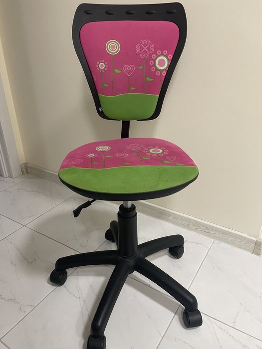 Крісло дитяче для дівчики на колесах