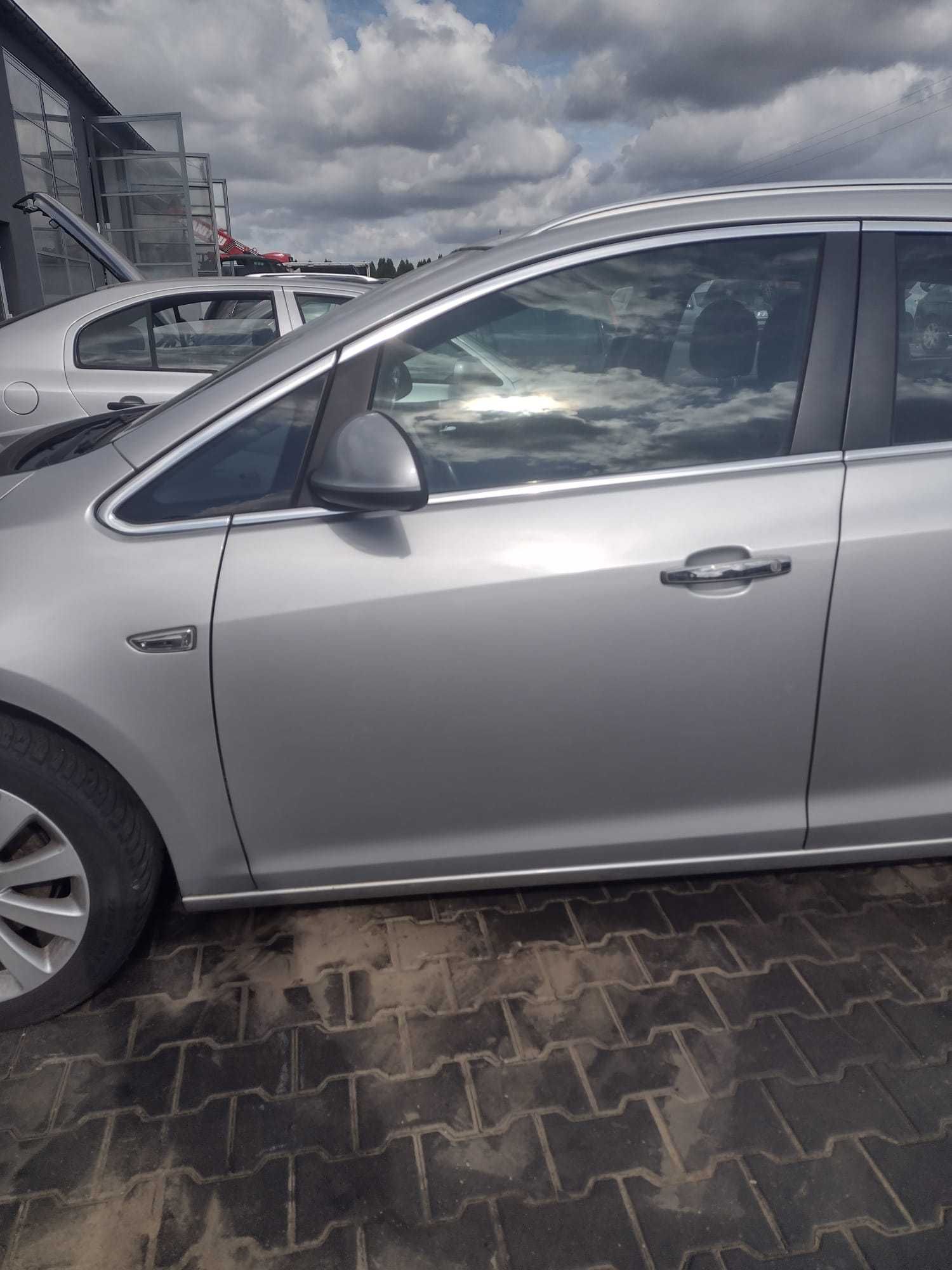 drzwi przód przednie lewe kompletne  Opel Astra J IV Z176