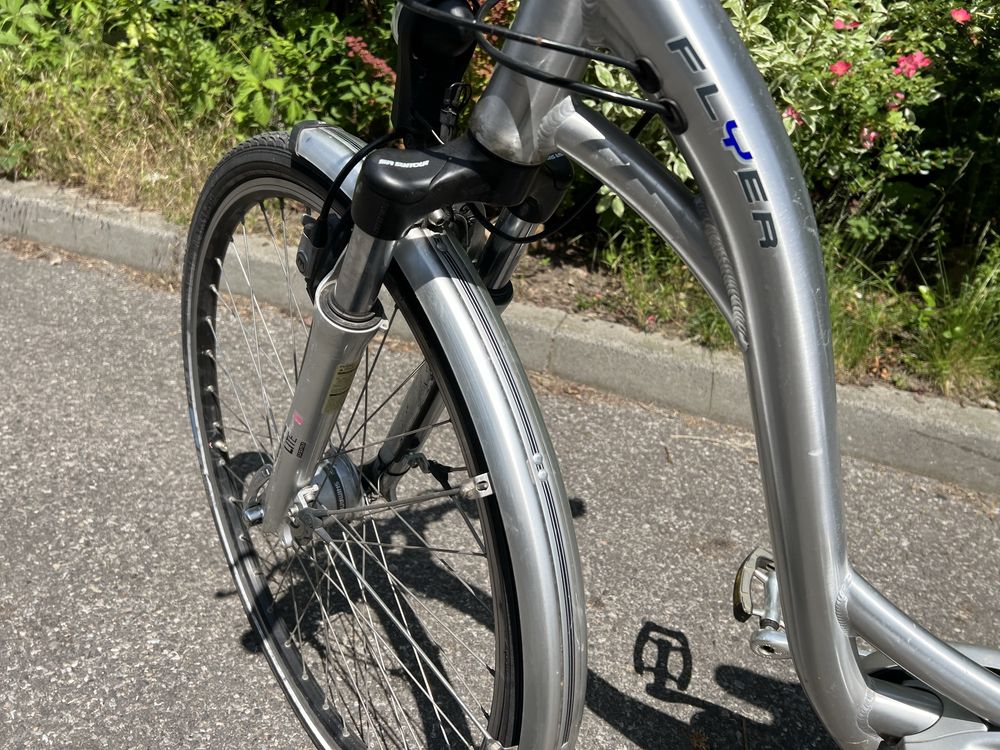Szwajcarski rower elektryczny FLYER 36V z uszkodzoną bateria 12AH / B
