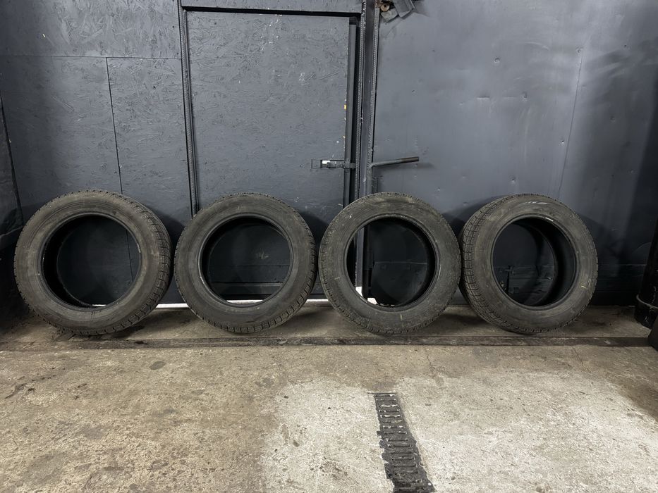 Bridgestone Blizak VRX 215/60R17