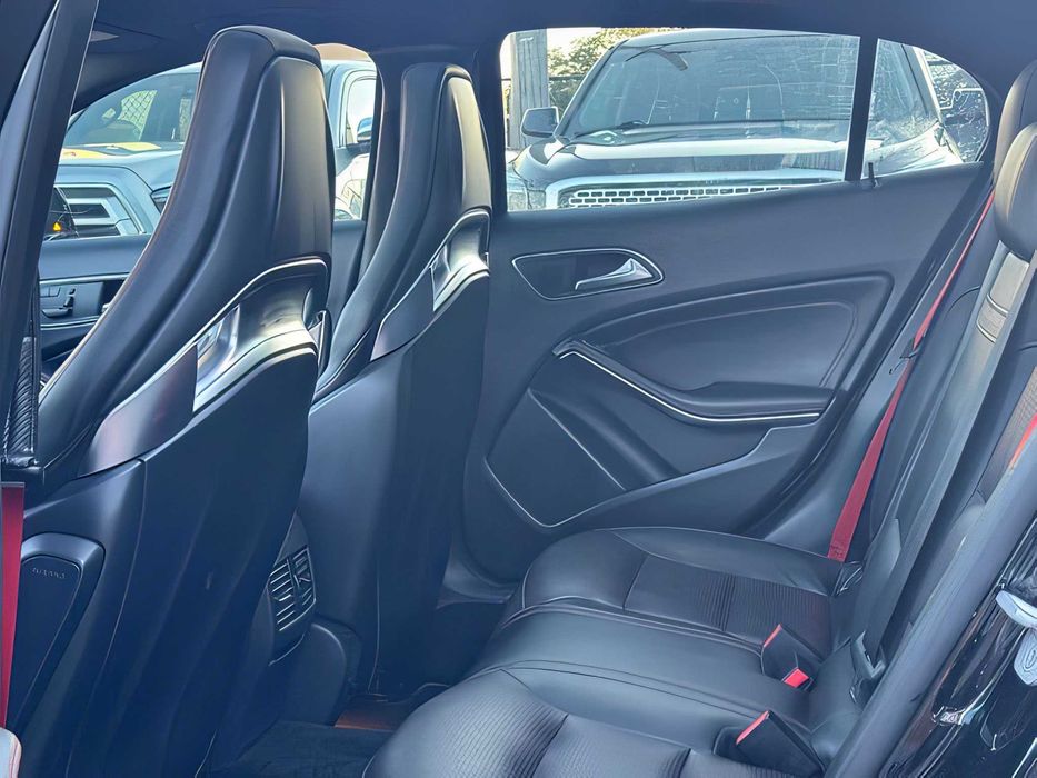 Mercedes-Benz GLA      2016