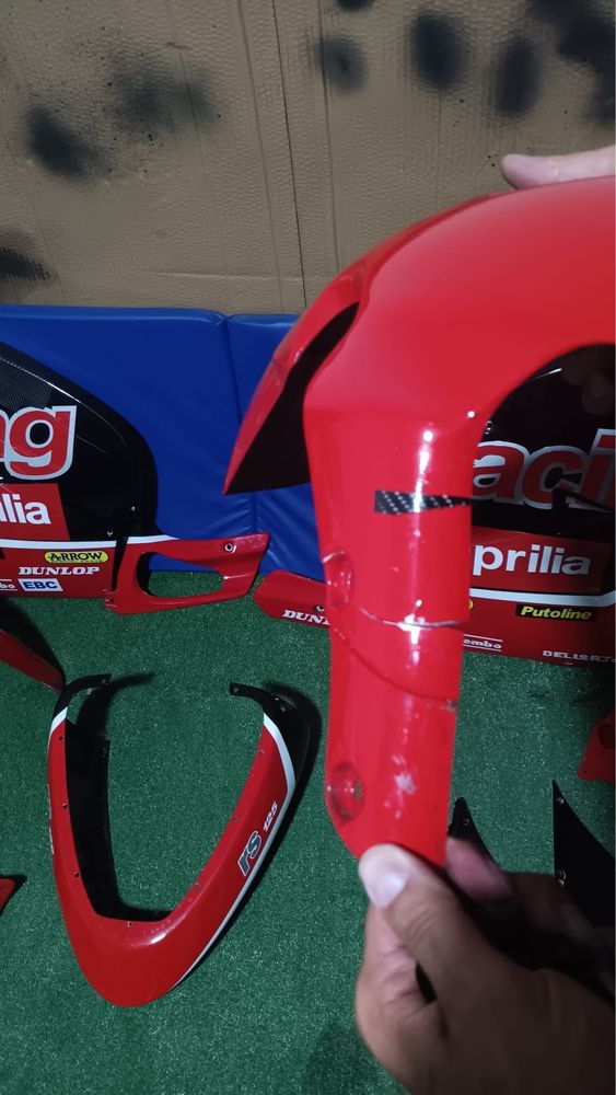 Carenagens aprilia rs 125 para restaurar.