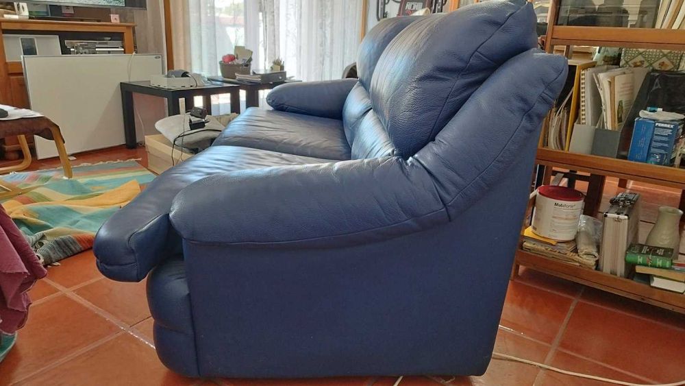 Sofá-cama em pele genuína - 3 lugares