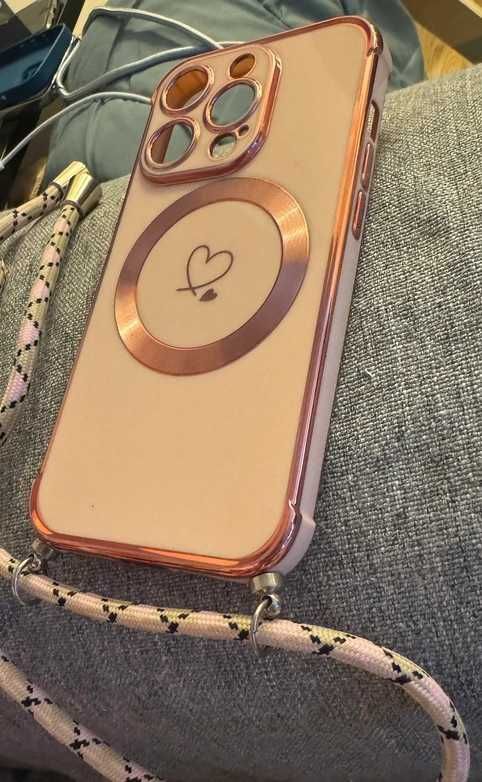 Capa iPhone 15 Pro - MagSafe com cordão