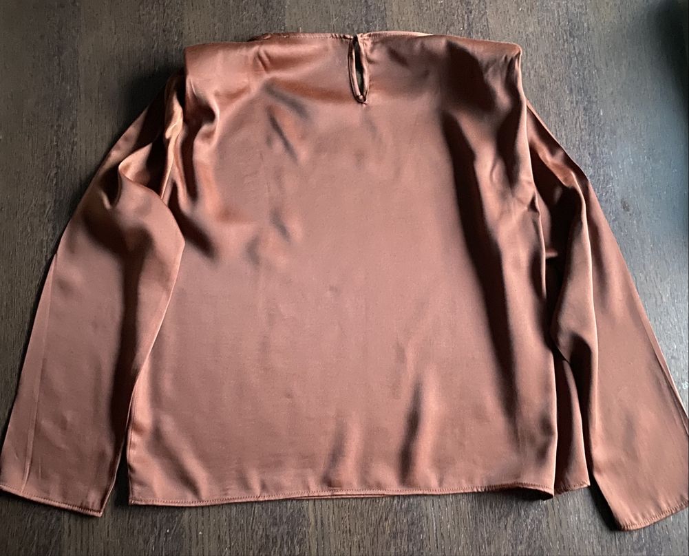 Blusa Acetinada com Ombreiras - Mango