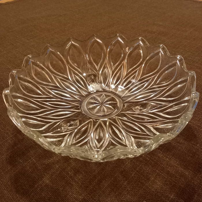 Patera szklana na nóżkach