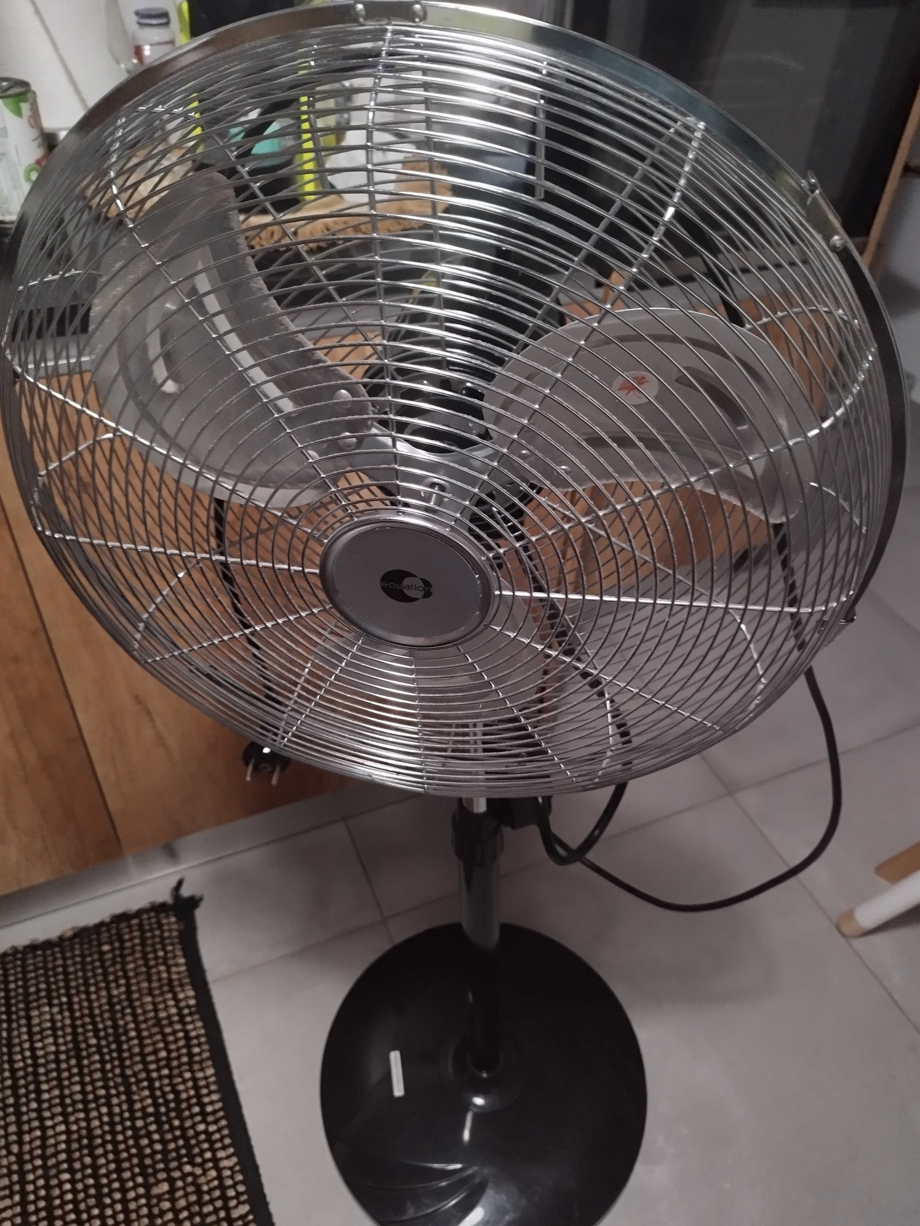 Ventoinha de pé e com suporte para secretária/ chão