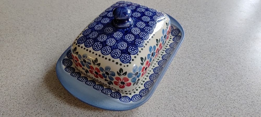 Maselniczka z ceramiki Bolesławieckiej.