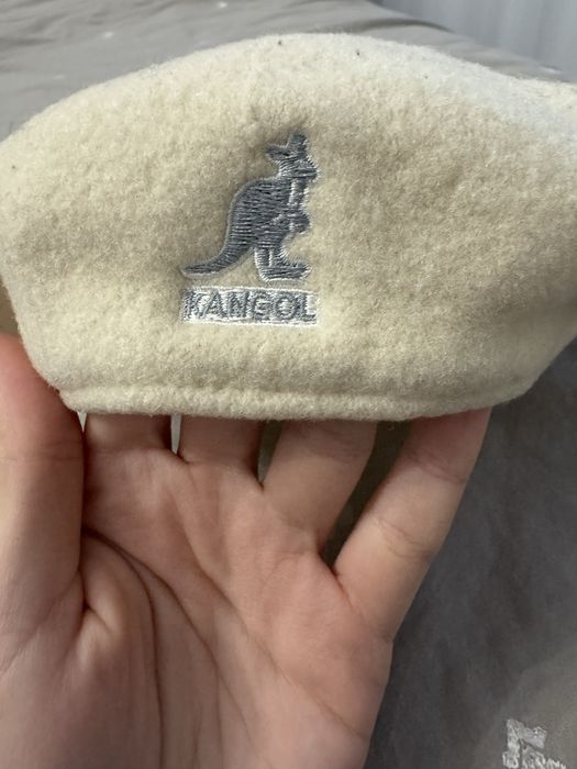 Kangol берет белого цвета