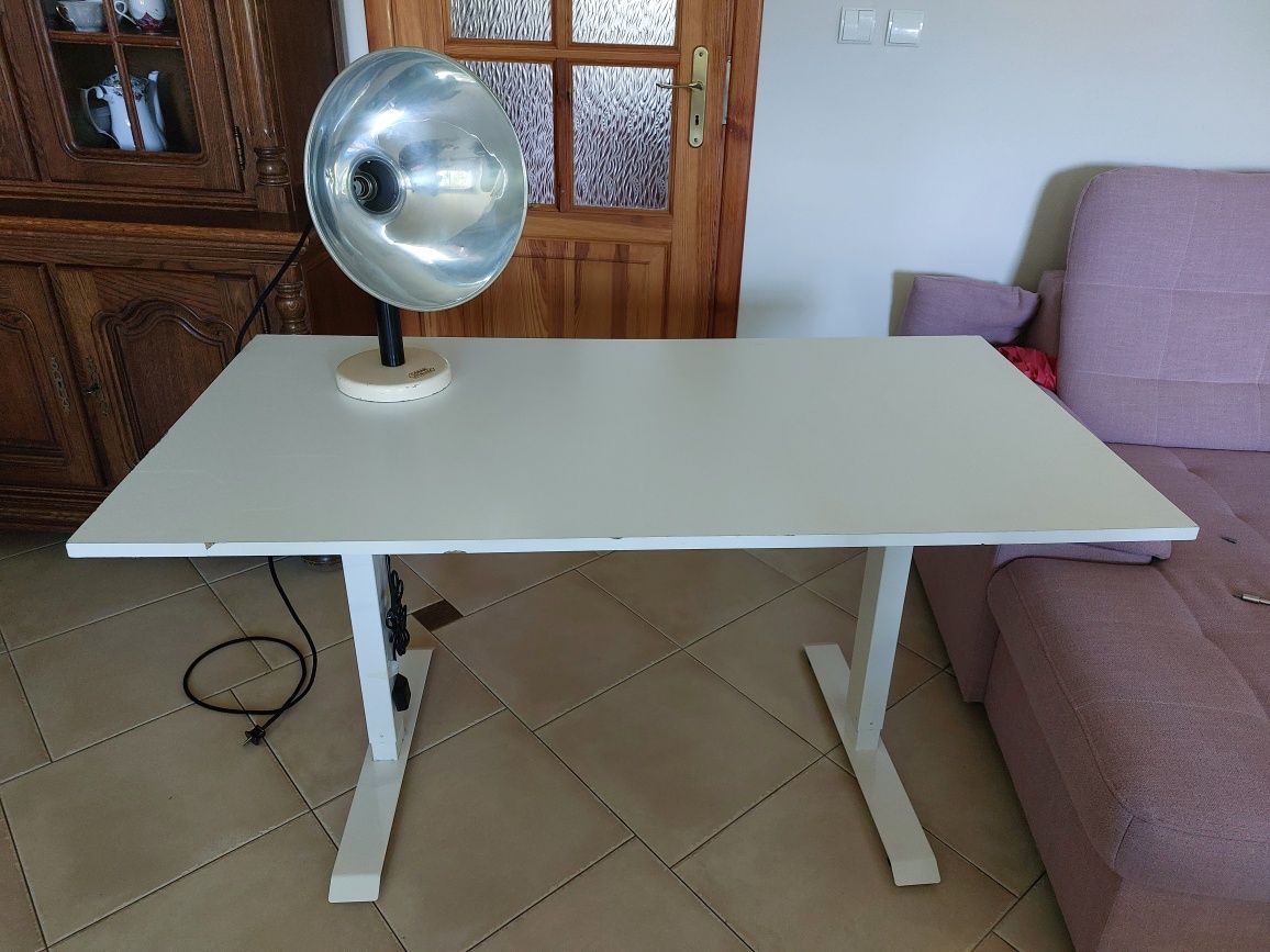 Biurko regulowane elektrycznie