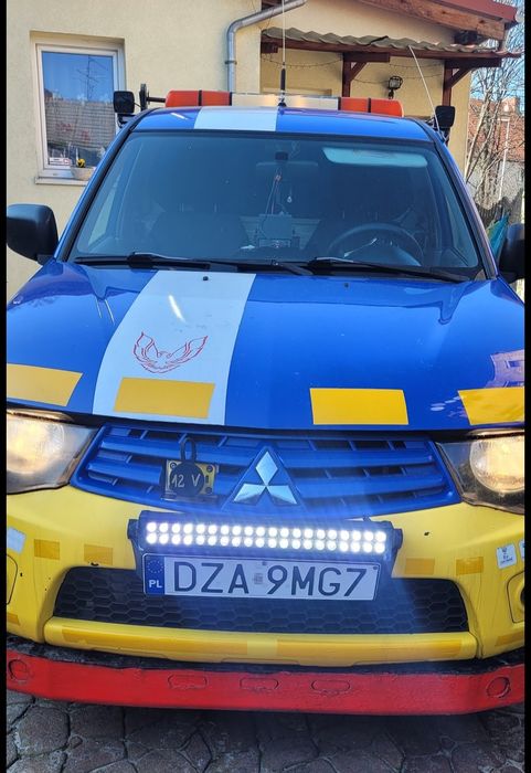 Miejski Holownik 2010 r Pomoc drogowa Mitsubishi L200  4x4