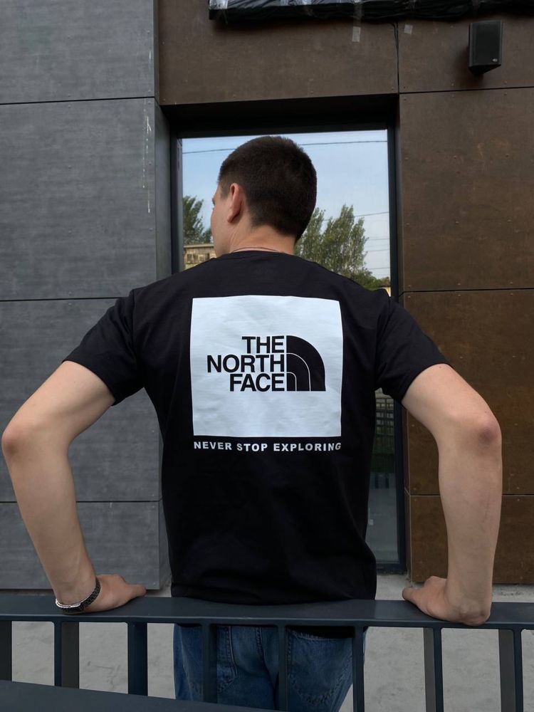 Футболка The North Face Box logo оригінальна з найновіших колекцій.