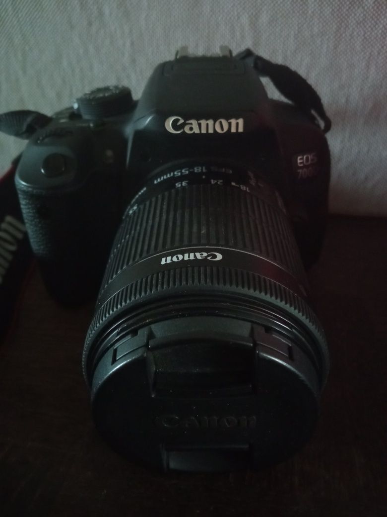 Aparat fotograficzny - Lustrzanka Canon EOS 700 D