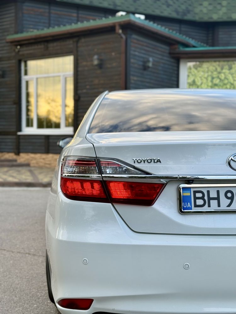Продам официальную Toyota Camry 2015года